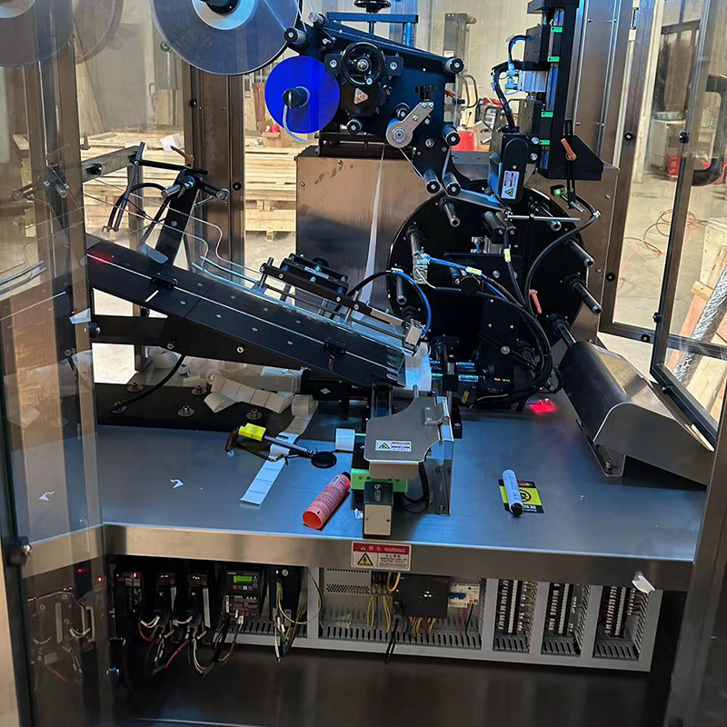Machine d'étiquetage automatique pour tubes souples vides VK-STL