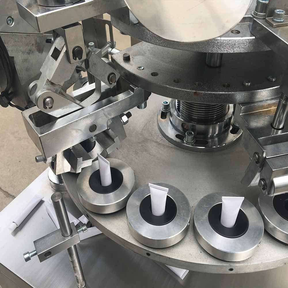 Machine semi-automatique de remplissage et de scellage de tubes en aluminium VK-TFS-006A