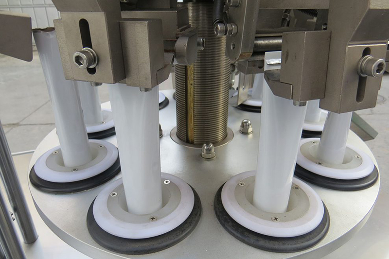 Machine automatique de remplissage et de sertissage de tubes métalliques VK-TFS-009A